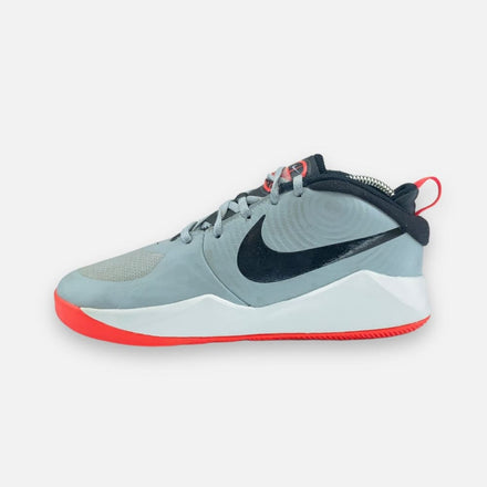 Nike "Team Hustle D" - Maat 39