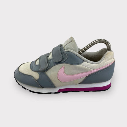 Tweedehands Nike MD Runner 2 Kleuterschoen - Zilver - Maat 35 1