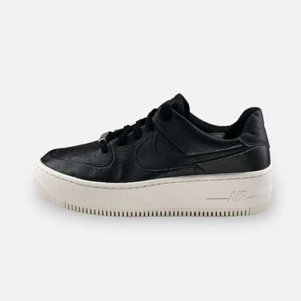 Tweedehands Nike WMNS Air Force 1 Sage 'Black' - Maat 39 1
