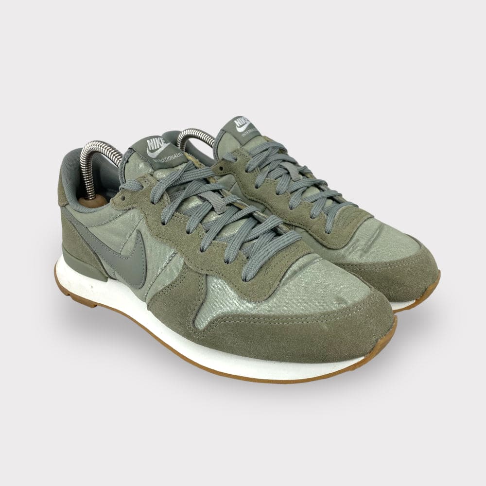 Nike Internationalist Silver Maat 40 WEAR