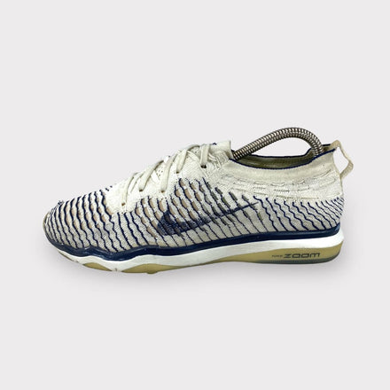 Tweedehands Nike Wmns Air Zoom Fearless Flyknit Indigo 'Sail College Navy' - Maat 40.5 1