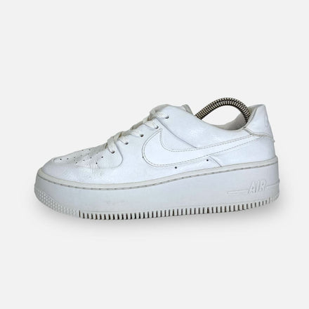 Tweedehands Nike WMNS Air Force 1 Sage 'Triple White' - Maat 39 1