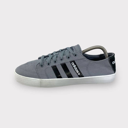 Tweedehands Adidas VLNeo Bball - Maat 42.5 1