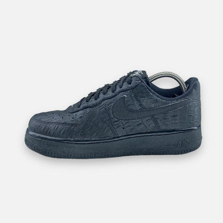 Tweedehands NIKE AIR FORCE 1 LOW ’07 LV8 ‘BLACK CROC’ BLACK - Maat 39 2