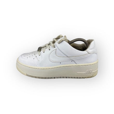 Nike WMNS Air Force 1 Sage 'Triple White' - Maat 39 Nike
