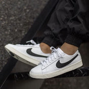 Nike Blazer Low White Black (GS) - Maat 37.5