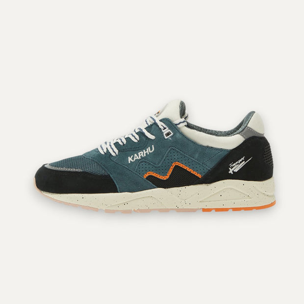 Karhu Aria 95 "Jet Black/Stormy Weather"