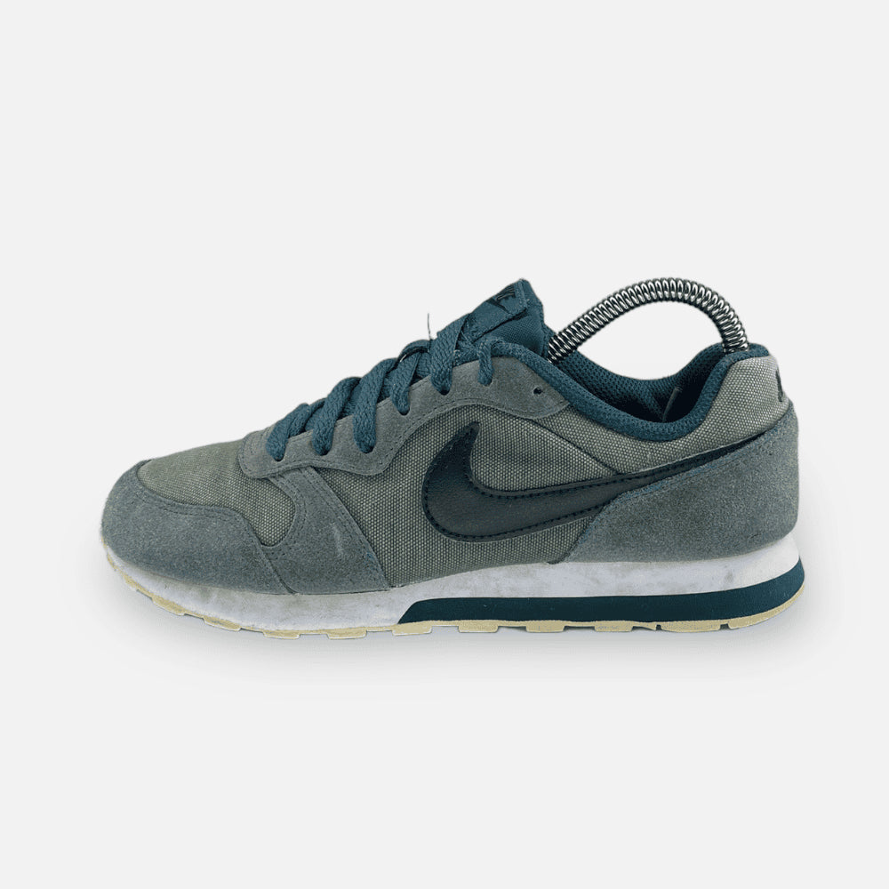 Nike md runner maat 32 best sale