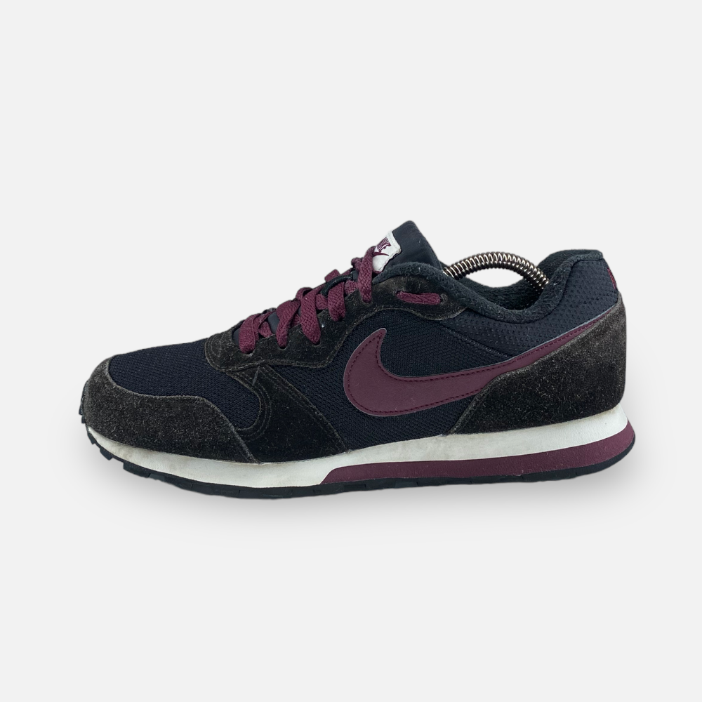 Nike md runner 2 burgundy deals