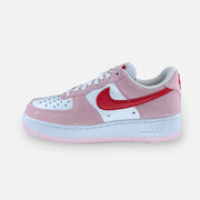 Nike Air Force 1 '07 QS 'Valentine's Day' - Maat 40.5
