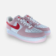 Nike Air Force 1 '07 QS 'Valentine's Day' - Maat 40.5