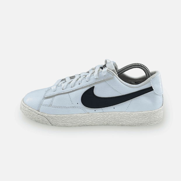 Nike Blazer Low White Black (GS) - Maat 37.5