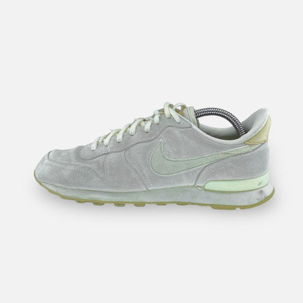 Tweedehands NIKE WMNS INTERNATIONALIST PREMIUM PALE IVORY - Maat 39 4