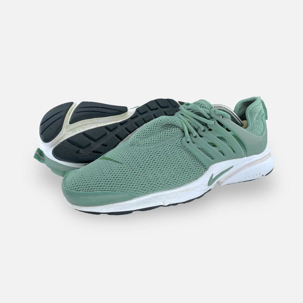 Tweedehands NIKE WMNS AIR PRESTO "PALM GREEN" - Maat 42 4