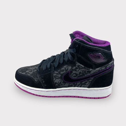 Tweedehands Nike Air Jordan 1 Retro High GS 'Black Red Plum' - Maat 36.5 1