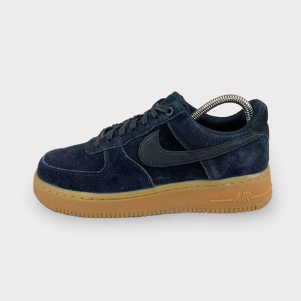 Tweedehands Nike Air Force 1 '07 LV8 Suede - Maat 38.5 1