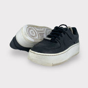 Tweedehands Nike WMNS Air Force 1 Sage 'Black' - Maat 39 4