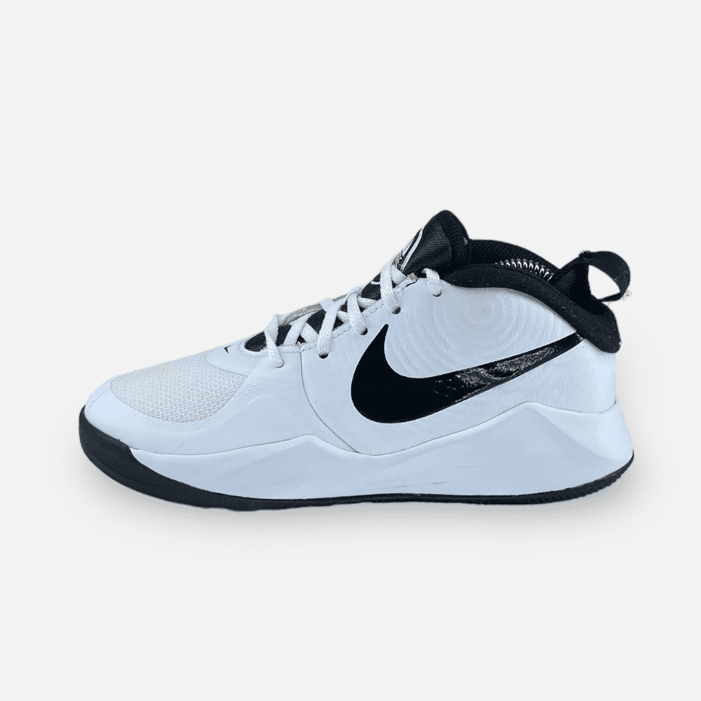 Nike Team Hustle D 9 Maat 36.5 WEAR