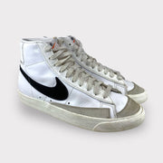 Tweedehands Nike WMNS Blazer Mid 77 Vintage OG 'Black Swoosh' - Maat 39 2