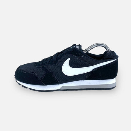 Tweedehands Nike MD Runner 2 (GS) - Maat 39 1
