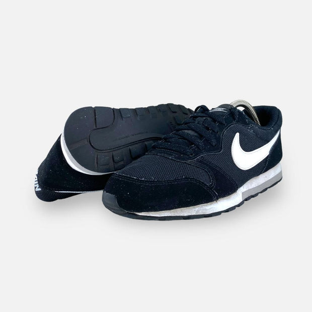 Tweedehands Nike MD Runner 2 (GS) - Maat 39 4