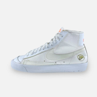 Tweedehands Nike Blazer Mid 'White/Gold' - Maat 38 1