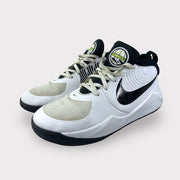 Tweedehands Nike Team Hustle D 9 - Maat 39 2