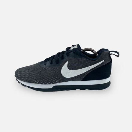 Tweedehands NIKE MD RUNNER 2 - Maat 40 1