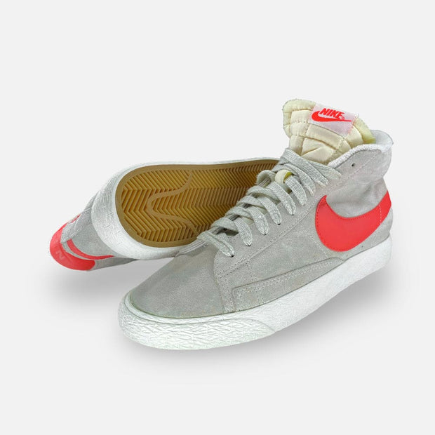 Tweedehands NIKE BLAZER MID SUEDE - Maat 40 4