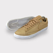 Tweedehands Nike WMNS Blazer Low SE Premium ''Vachetta Tan Pack'' - Maat 39 4