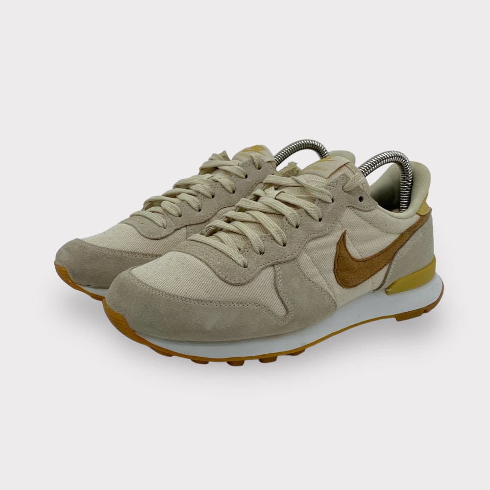 Nike internationalist beach wheat gold best sale