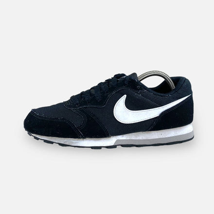 Tweedehands Nike MD Runner 2 (GS) - Maat 39 1