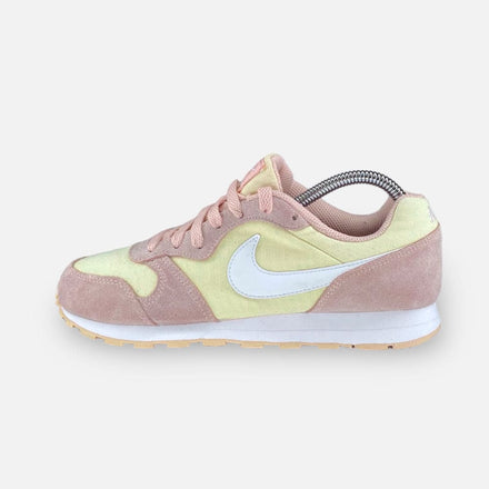 Tweedehands Nike MD Runner 2 PE - Maat 38 1