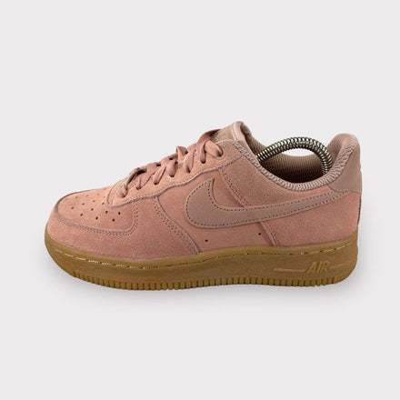 Tweedehands Nike Wmns Air Force 1 '07 SE "Particle Pink" - Maat 37.5 1