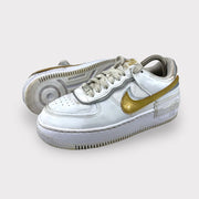 Tweedehands Nike Air Force 1 Shadow 'Gold Swoosh' - Maat 37.5 4