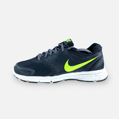 Tweedehands Nike Revolution - Maat 44.5 1