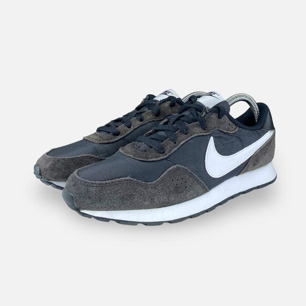 Tweedehands Nike MD VALIANT GS - Maat 38 3