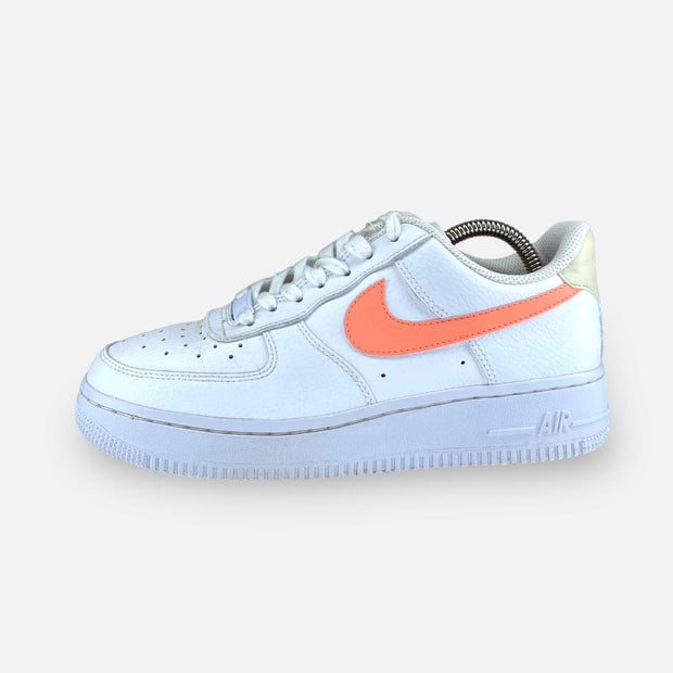 Tweedehands Nike WMNS Air Force 1 07 - Maat 38.5 1