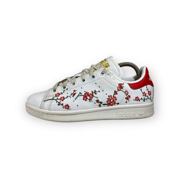 Adidas stan smith store with flowers