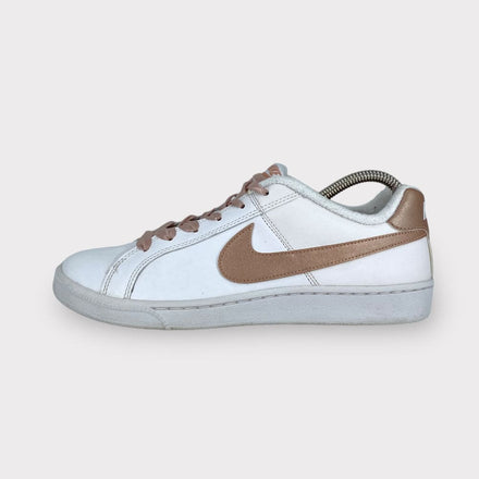 Tweedehands Nike Wmns Court Royale 'White Metallic Red Bronze' - Maat 41 1