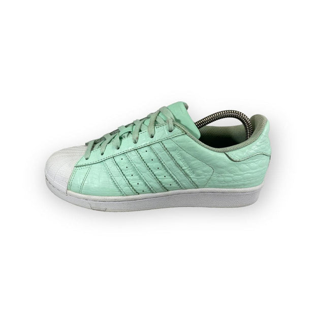 Adidas store superstars mint