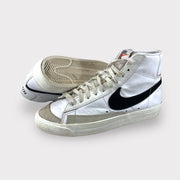 Tweedehands Nike WMNS Blazer Mid 77 Vintage OG 'Black Swoosh' - Maat 39 4