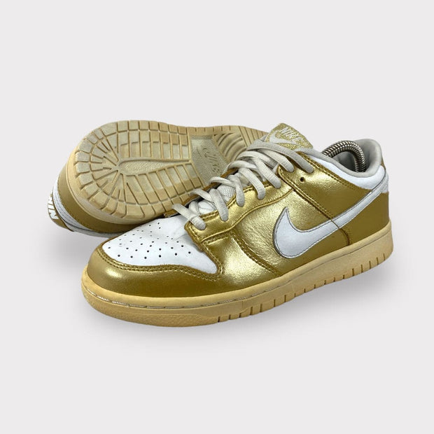 Tweedehands Nike Vintage Youth Gold White - Maat 38.5 4