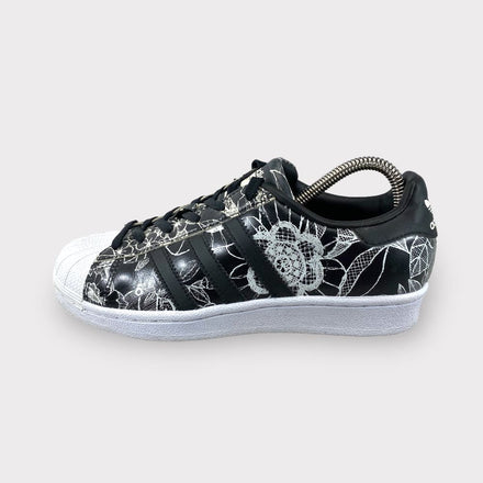 adidas Superstar Black Flower Print (W) - Maat 37.5 - WEAR adidas Superstar Black Flower Print (W) - Maat 37.5 - WEAR