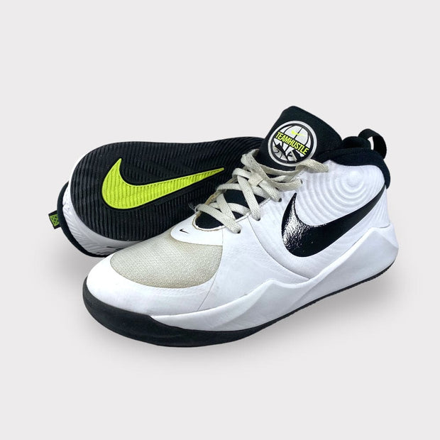 Tweedehands Nike Team Hustle D 9 - Maat 39 4