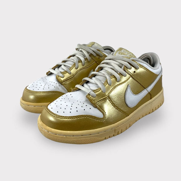 Tweedehands Nike Vintage Youth Gold White - Maat 38.5 2