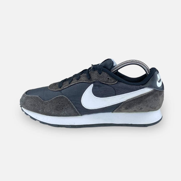 Tweedehands Nike MD VALIANT GS - Maat 38 1