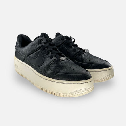 Tweedehands Nike WMNS Air Force 1 Sage 'Black' - Maat 39 1