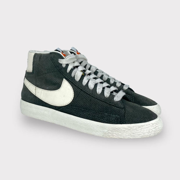 Tweedehands Nike Blazer Mid VNTG "Suede Perf Pack" Grey - Maat 40 3