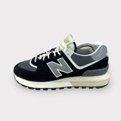 Tweedehands New Balance 574 'Black' - Maat 42.5 1